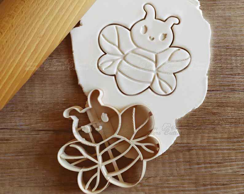 Bee and Ladybug Cookie Cutter Pastry Fondant Dough Biscuit,
                      animal cutters, animal cookie cutters, farm animal cookie cutters, woodland animal cookie cutters, elephant cookie cutter, dinosaur cookie cutters, lacrosse cookie cutter, dog bone cutter, automatic cookie cutter, disney coco cookie cutters, disney princess cookie cutters, cooky cutters, hallmark cookie cutters, peppa pig sandwich cutter,
                      