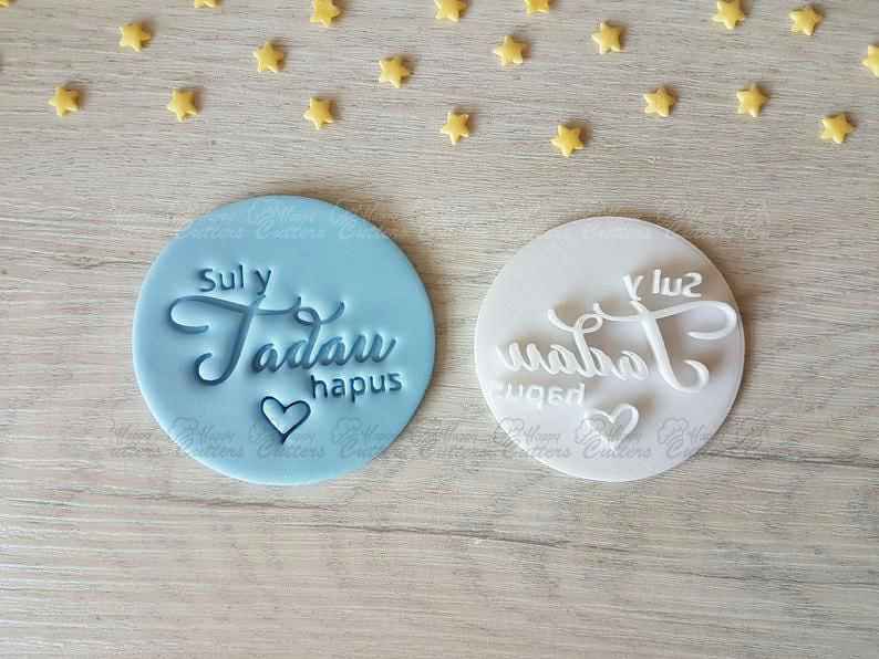 Sul y Tadau hapus Embosser Stamp | Father's Day Cake Cookie Soap Pottery Stamp,
                      letter cookie cutters, cursive letter cookie stamp, cursive letter fondant cutters, fancy letter cookie cutters, large letter cookie cutters, letter shaped cookie cutters, halloween cookie cutters uk, sweet sugarbelle christmas cookie cutters, mouse cookie cutter, logo cookie cutter, cookies with cookie cutter, graduation hat cookie cutter, large christmas tree cookie cutter, small gingerbread house cutters,
                      